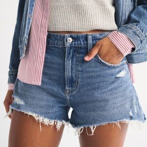 Abercrombie Curve Love High Rise 4” Mom Short